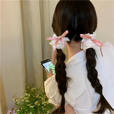 他从火光中走来
